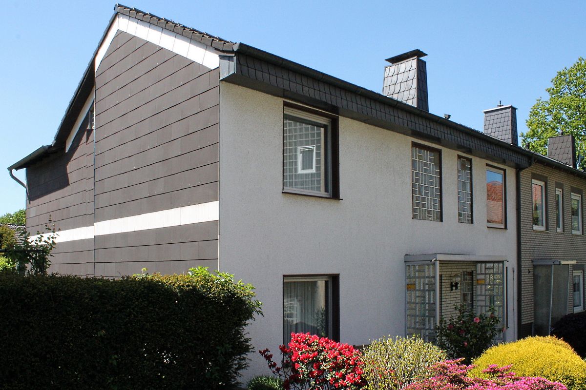 Bochum: -VERKAUFT- Gepflegtes Zweifamilienhaus mit großem Garten, BJ 1954, Garage + Stellplatz in Bochum-Gerthe provisionsfrei zu verkaufen!