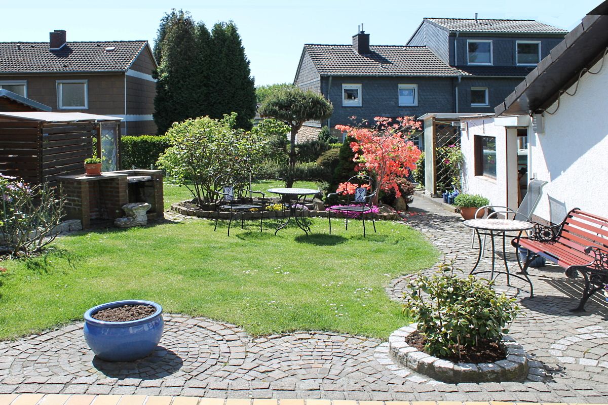 Bochum: -VERKAUFT- Gepflegtes Zweifamilienhaus mit großem Garten, BJ 1954, Garage + Stellplatz in Bochum-Gerthe provisionsfrei zu verkaufen!