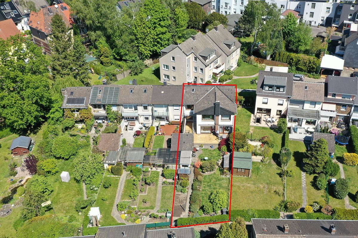Bochum: -VERKAUFT- Gepflegtes Zweifamilienhaus mit großem Garten, BJ 1954, Garage + Stellplatz in Bochum-Gerthe provisionsfrei zu verkaufen!