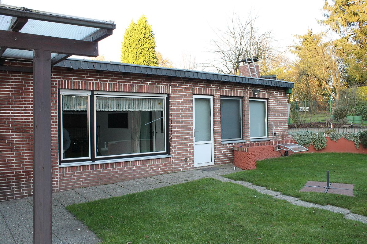 Bochum: -VERKAUFT- Charmante Mehrfamilienhaushälfte Doppelgarage großer Garten Bochum-Gerthe prov.frei zu verkaufen!