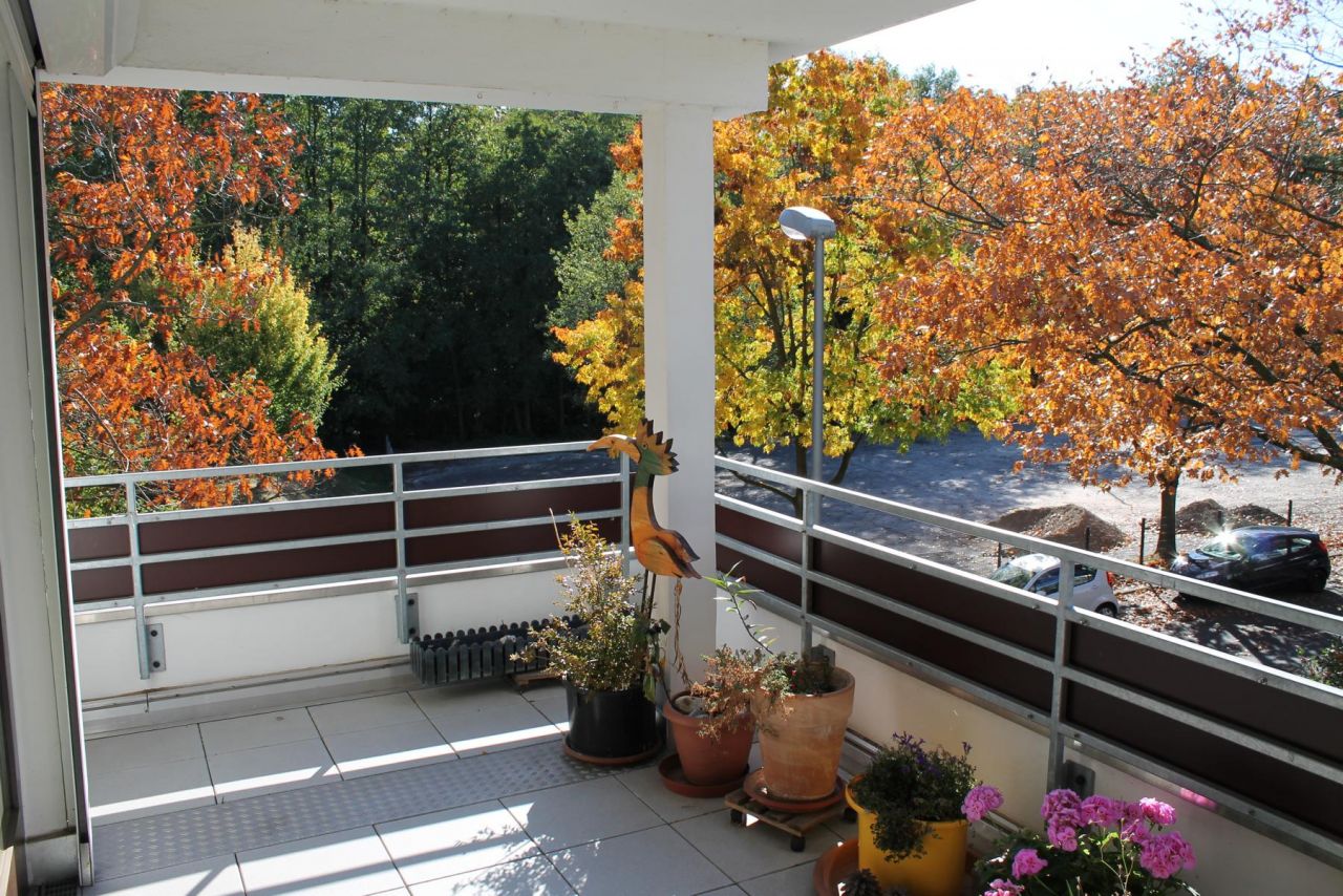 Bochum: -VERKAUFT- Zwei hochwertige ETW, 2 Loggien, 2 Tiefgaragenstellplätze, Waldrandlage, provisionsfrei zu verkaufen!