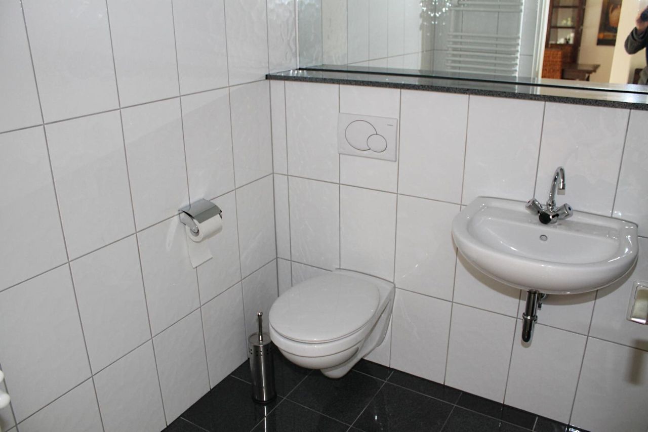 Bochum: -VERKAUFT- Zwei hochwertige ETW, 2 Loggien, 2 Tiefgaragenstellplätze, Waldrandlage, provisionsfrei zu verkaufen!