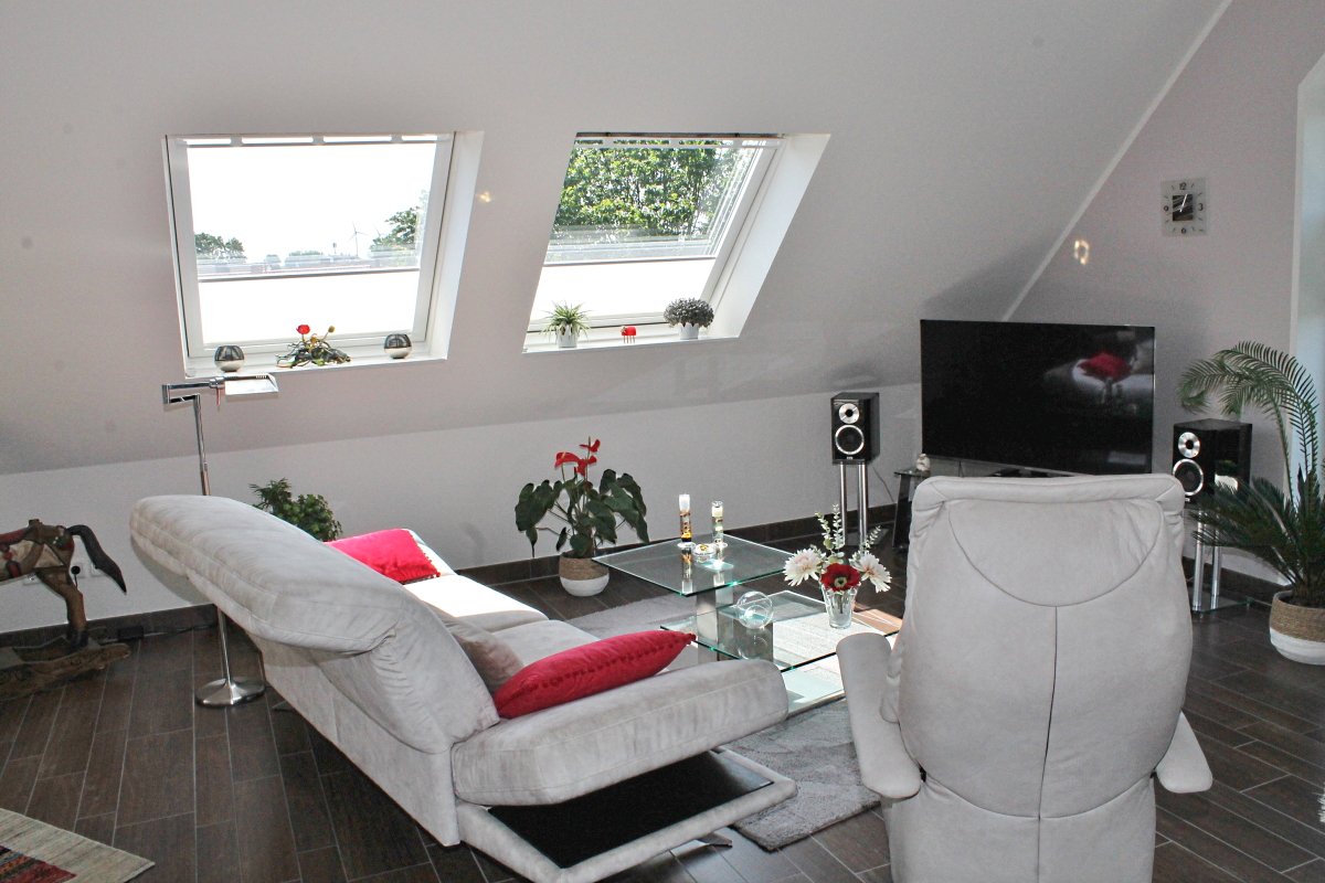Waltrop: -VERKAUFT- Exklusive Dachgeschosswohnung mit Balkon, Keller und Stellplatz in Waltrop prov. frei zu verkaufen!