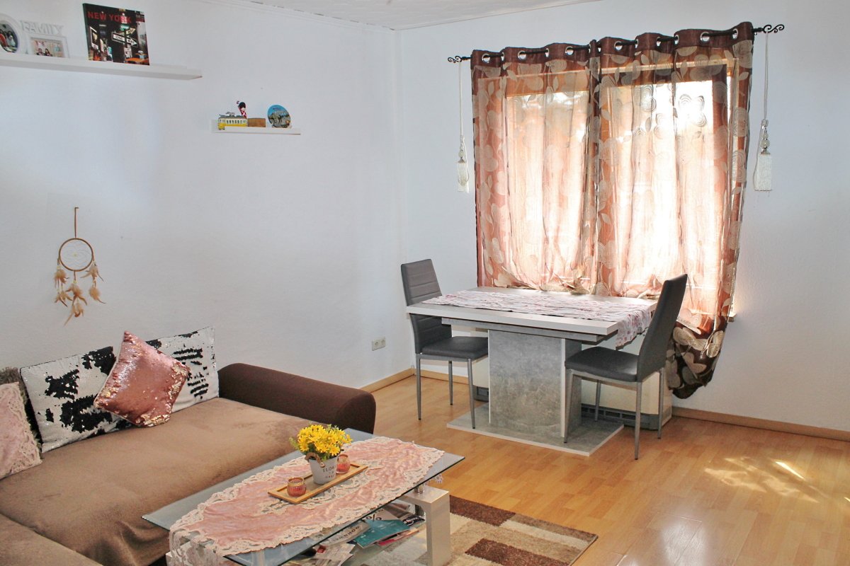 Bochum: -VERKAUFT- Schönes Mehrfamilienhaus + Garten + PKW-Stellplatz in Bochum Altenbochum prov. frei zu verkaufen!