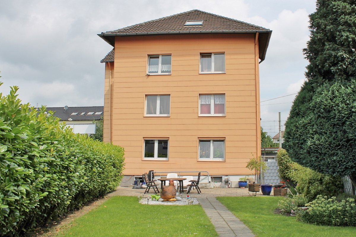 Bochum: -VERKAUFT- Schönes Mehrfamilienhaus + Garten + PKW-Stellplatz in Bochum Altenbochum prov. frei zu verkaufen!