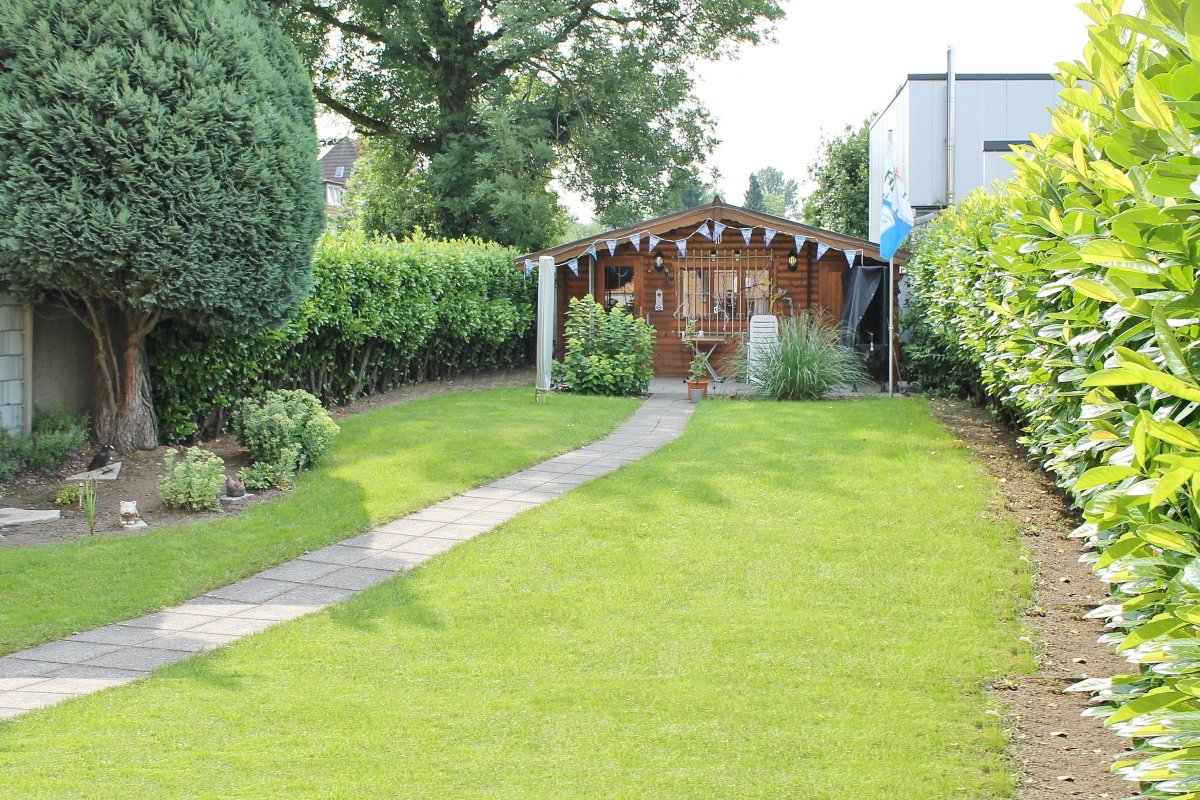 Bochum: -VERKAUFT- Schönes Mehrfamilienhaus + Garten + PKW-Stellplatz in Bochum Altenbochum prov. frei zu verkaufen!