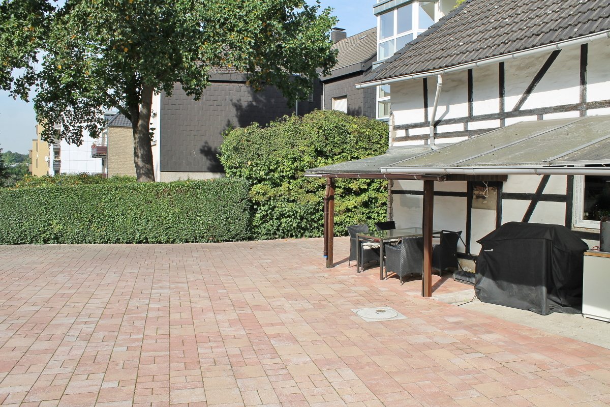 Recklinghausen: -VERKAUFT- Schickes Mehrfamilienhaus Keller Garage großer Garten in Recklinghausen prov. frei zu verkaufen.