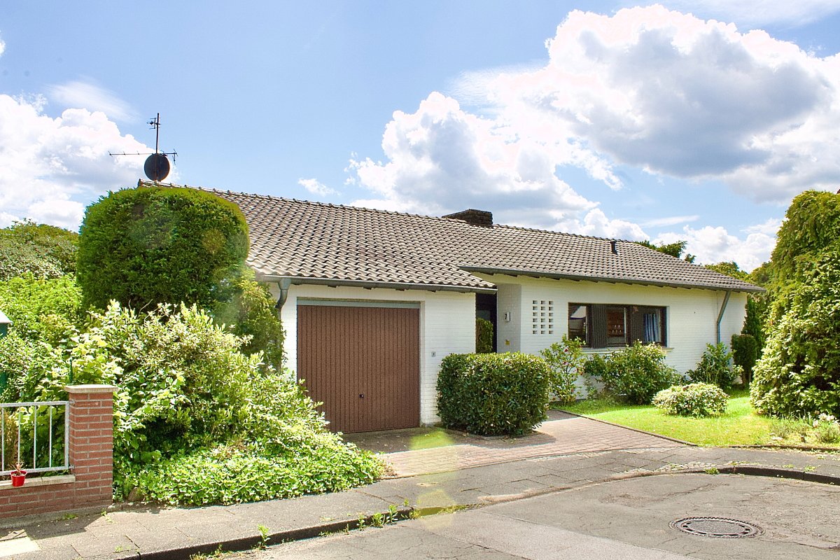Rheinberg: -VERKAUFT- Schöner, freistehender Bungalow mit Keller Garage in Sackgasse provisionsfrei zu verkaufen!