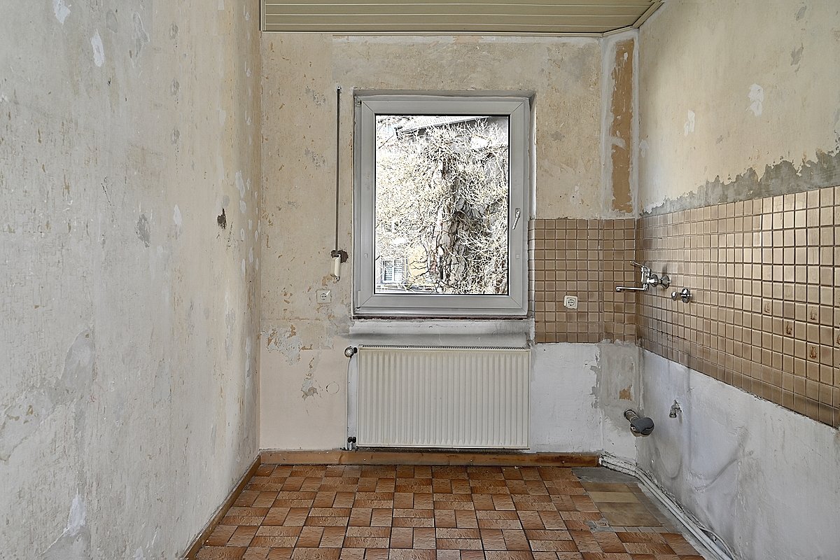 Bochum Zentrum: -VERKAUFT- Handwerker aufgepaßt! Renov.bed. Eigentumswohnung Gem.Garten Keller prov.frei zu verk.!