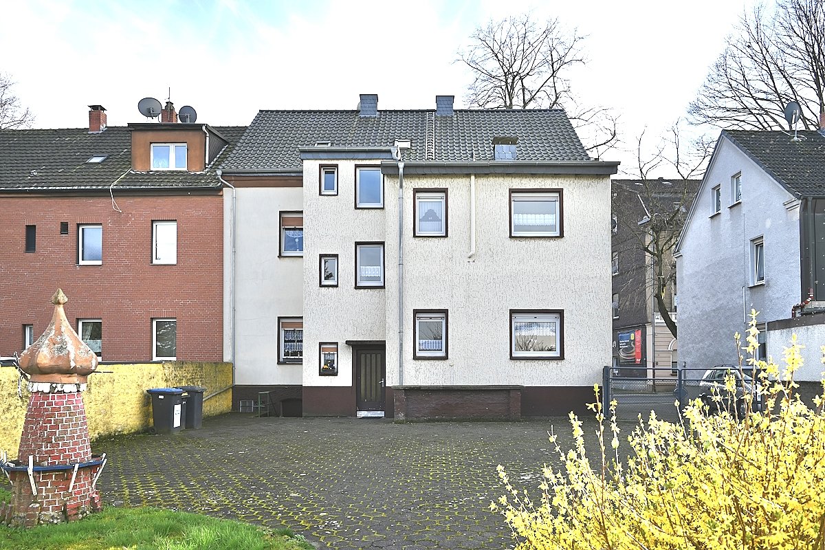 Recklinghausen: -VERKAUFT- Gepflegtes Mehrfamilienhaus großes Grundstück und Garage provisionsfrei zu verkaufen!