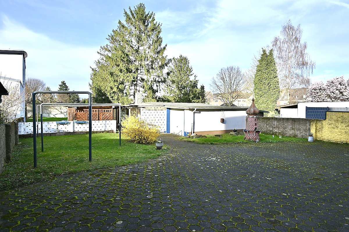 Recklinghausen: -VERKAUFT- Gepflegtes Mehrfamilienhaus großes Grundstück und Garage provisionsfrei zu verkaufen!