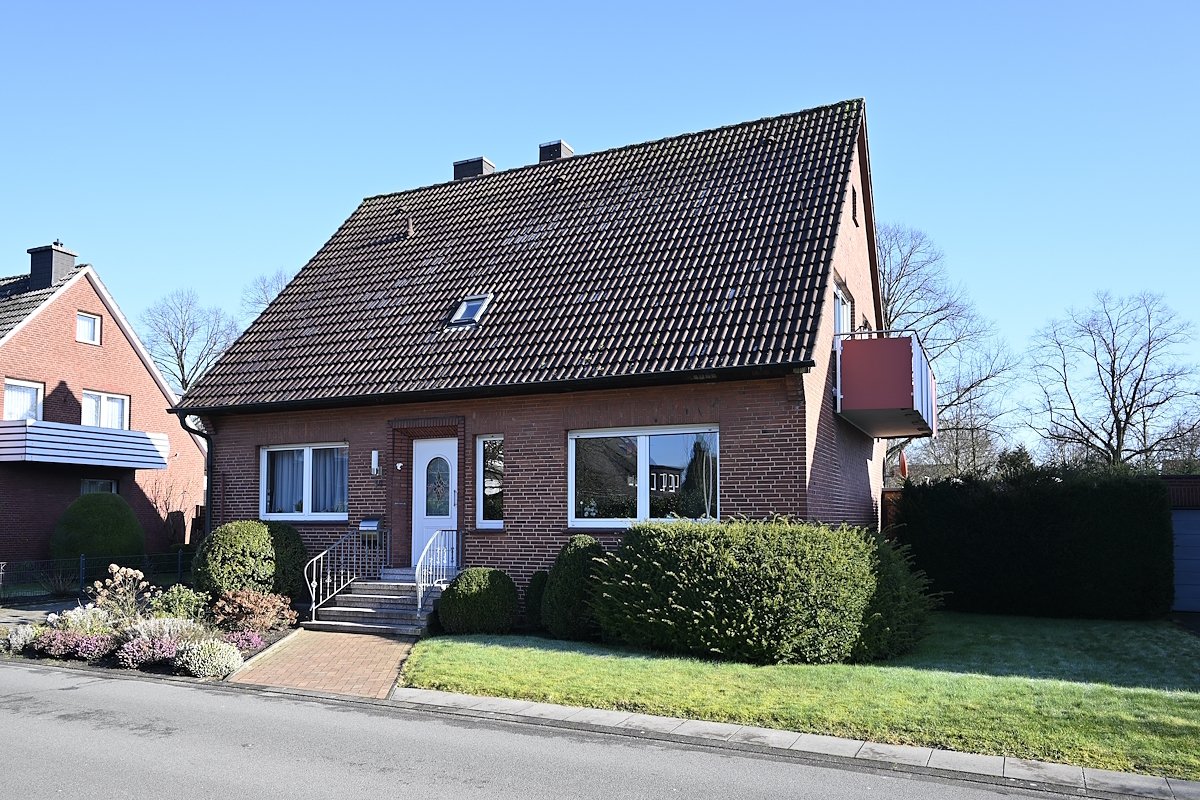 Senden: -VERKAUFT- Schickes Zweifamilienhaus mit Keller und Garage provisionsfrei zu verkaufen!