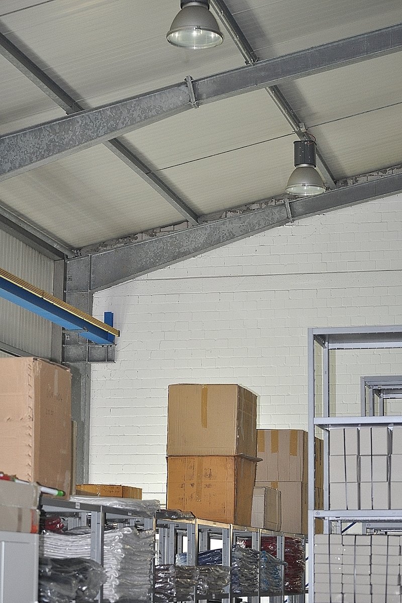Dülmen: Solides Renditeobjekt: 125m² Büro 125m² Wohnung 300m² Produktionshalle Dülmen prov.frei zu verkaufen.