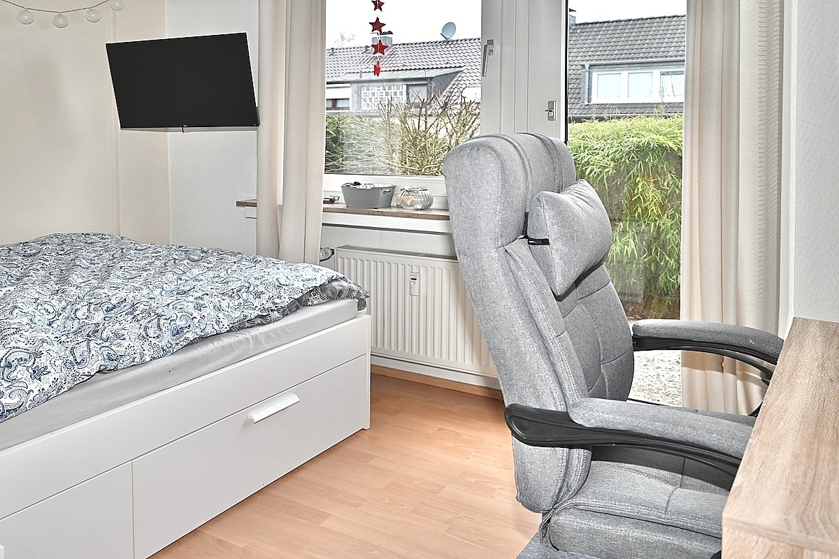 Bochum-Stiepel: Hochwertiges 3-Familienhaus Top-Lage Garten Balkon Keller 2 Garagen zu verkaufen!