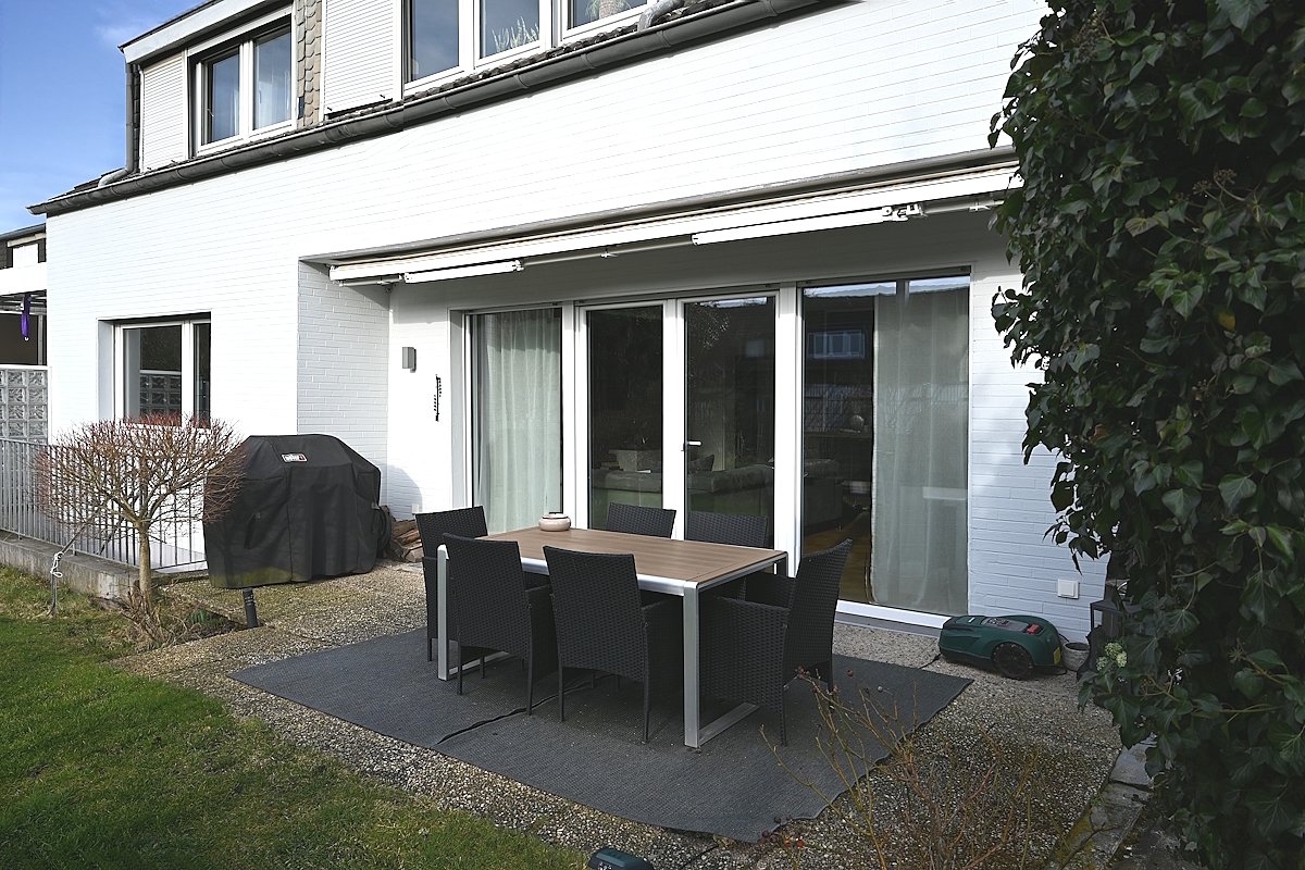 Bochum-Stiepel: Hochwertiges 3-Familienhaus Top-Lage Garten Balkon Keller 2 Garagen zu verkaufen!