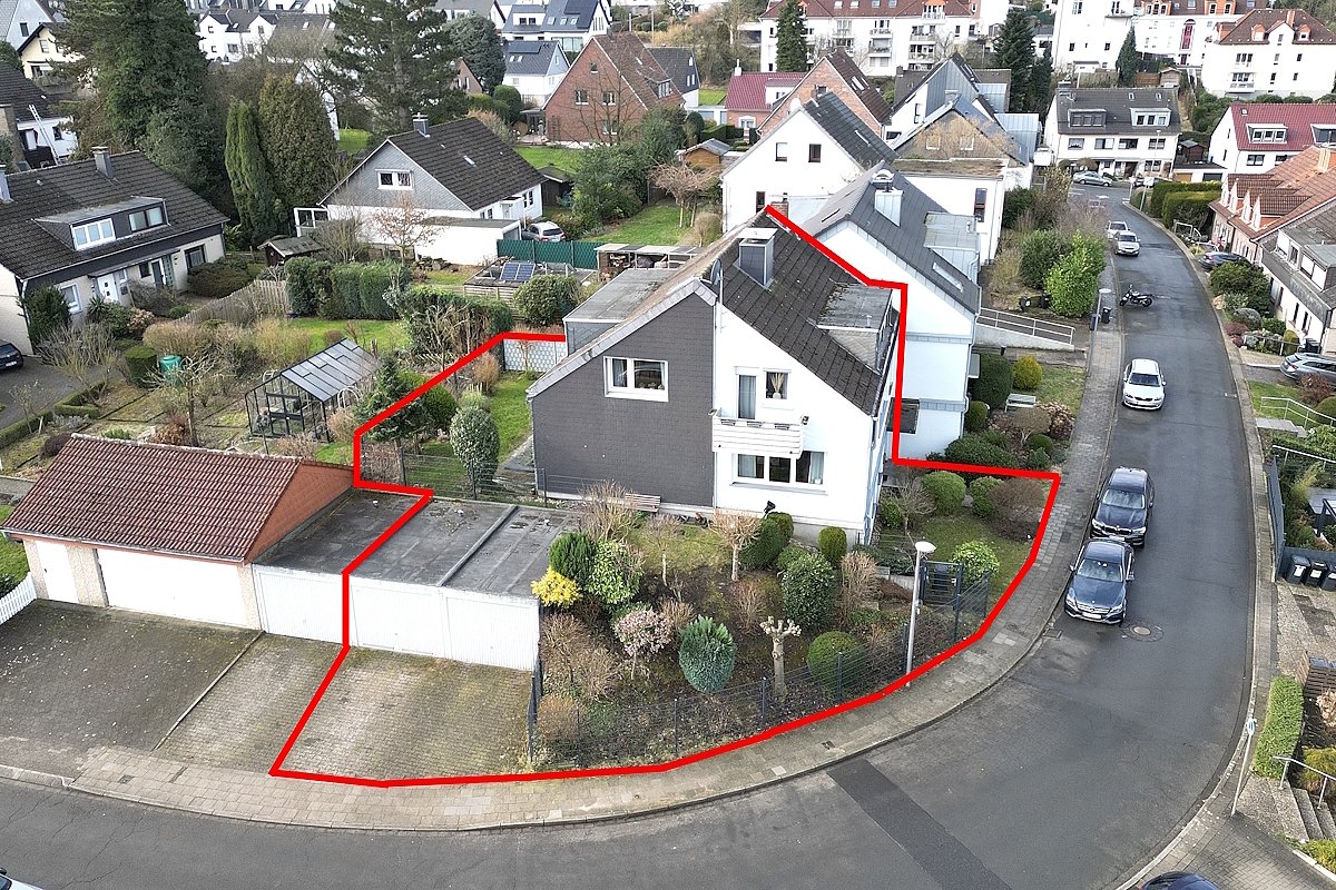 Bochum-Stiepel: Hochwertiges 3-Familienhaus Top-Lage Garten Balkon Keller 2 Garagen zu verkaufen!