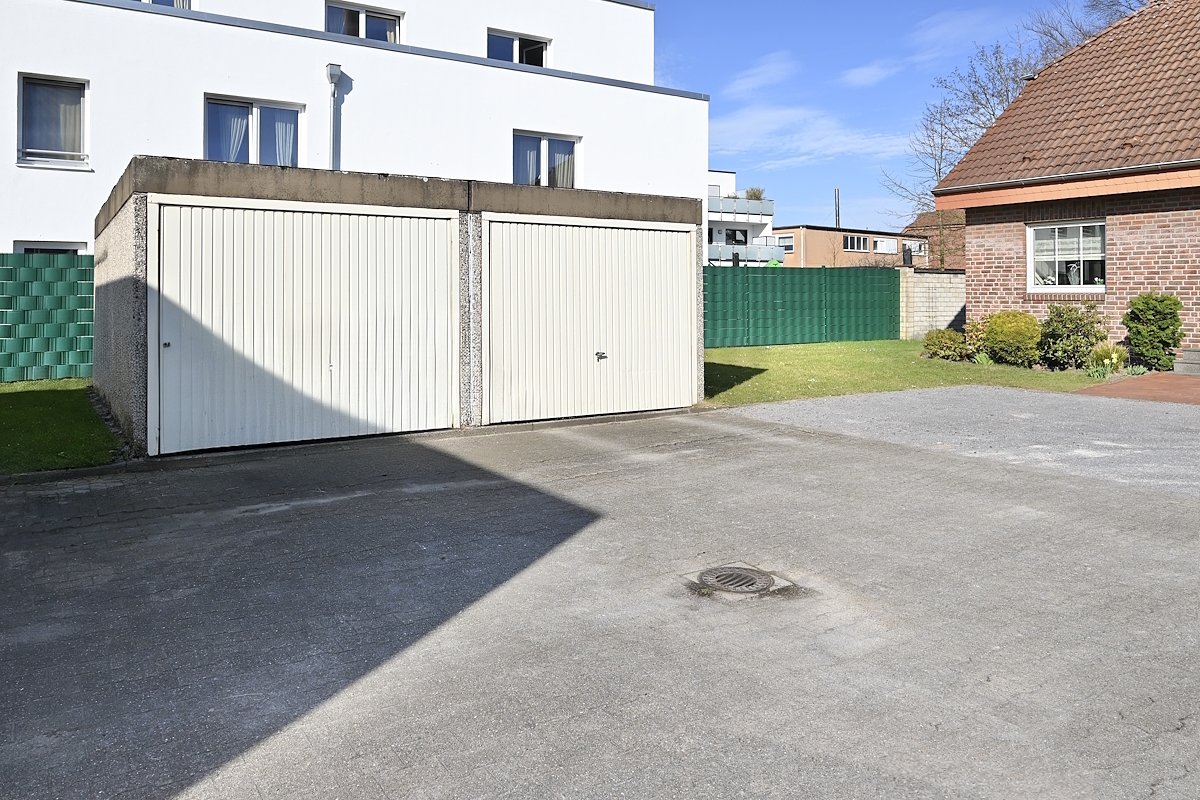 Lünen: -VERKAUFT- Hochwertiges Einfamilienhaus + Gewerbehalle + 2 Garagen + 10 Stellplätze prov.-frei zu verkaufen!