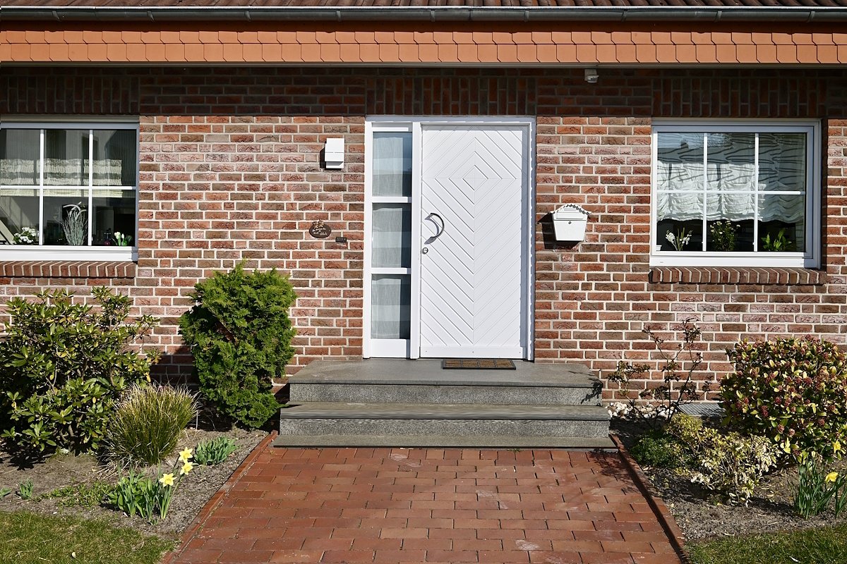 Lünen: -VERKAUFT- Hochwertiges Einfamilienhaus + Gewerbehalle + 2 Garagen + 10 Stellplätze prov.-frei zu verkaufen!