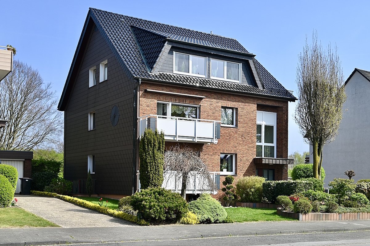 Recklinghausen: -VERKAUFT- Hochwertiges Dreifamilienhaus 4Garagen großes Grundstück prov.frei zu verkaufen!