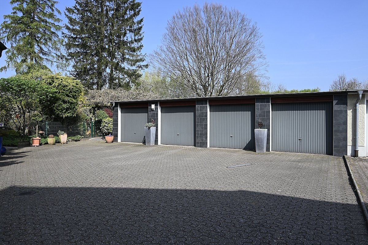 Recklinghausen: -VERKAUFT- Hochwertiges Dreifamilienhaus 4Garagen großes Grundstück prov.frei zu verkaufen!