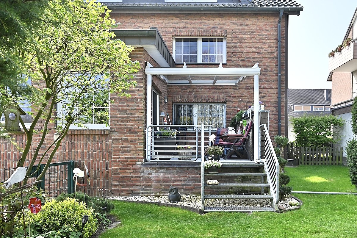 Recklinghausen: -VERKAUFT- Hochwertiges Dreifamilienhaus 4Garagen großes Grundstück prov.frei zu verkaufen!