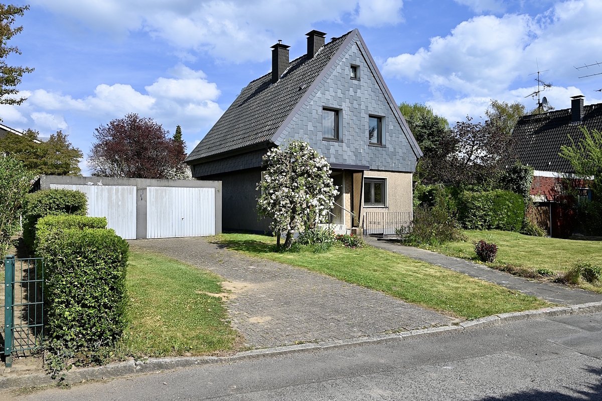 Bochum Langendreer: -VERKAUFT- Idyllisches Einfamilienhaus 2 Garagen großes Grundstück provisionsfrei zu verkaufen!
