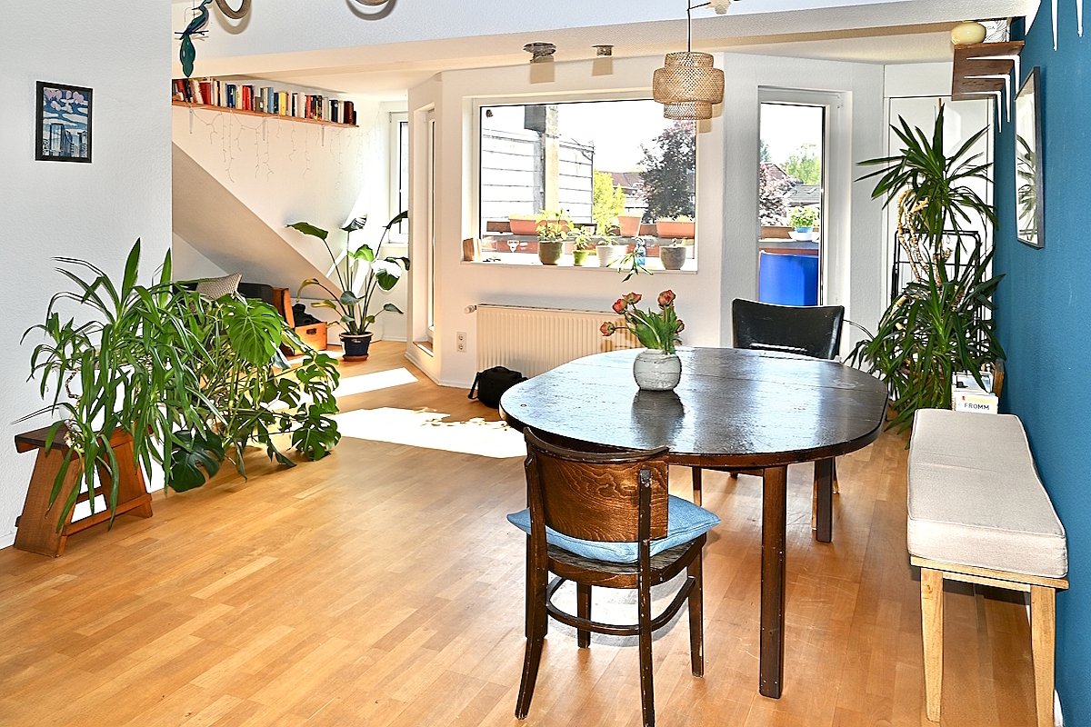 Bochum: -VERKAUFT- Gemütliche Dachgeschosswohnung, zentrumsnah + Loggia provisionsfrei zu verkaufen!