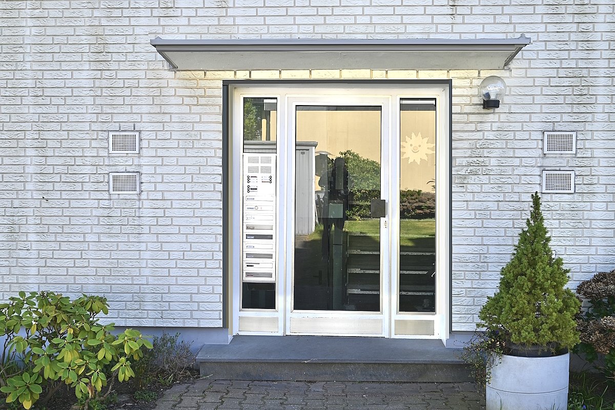 Bochum: Attraktives Mehrfamilienhaus 8 Wohnungen 6 Balkone 4 Garagen Garten provisionsfrei zu verkaufen!