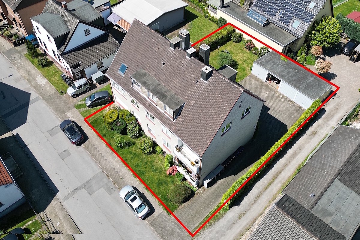 Bochum: Attraktives Mehrfamilienhaus 8 Wohnungen 6 Balkone 4 Garagen Garten provisionsfrei zu verkaufen!