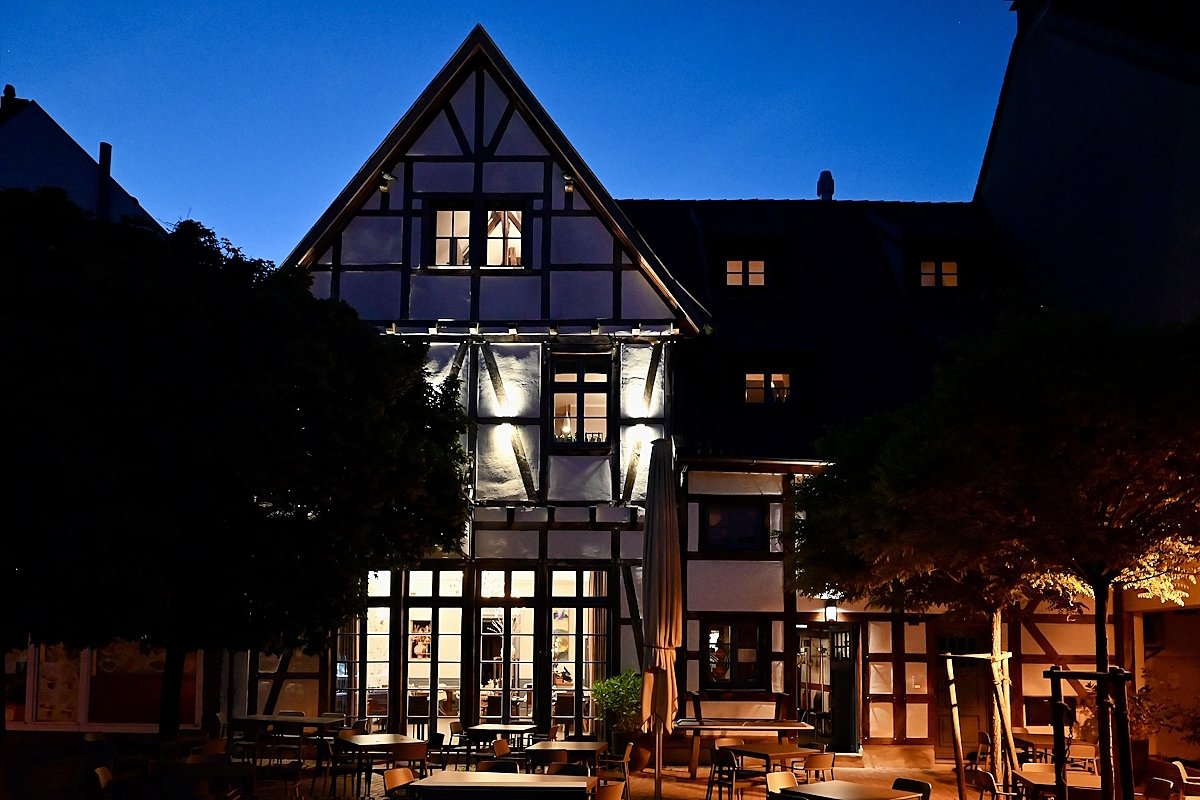 Waltrop: Das Besondere! Historisches Wohnhaus mit renommiertem Restaurant prov.frei zu verkaufen!