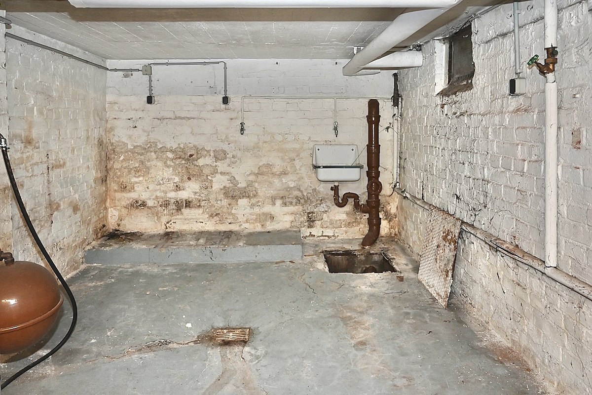 Bochum: -VERKAUFT- Handwerker aufgepasst! Doppelhaushälfte mit Potenzial Garage großem Grundstück provfrei zu verk!