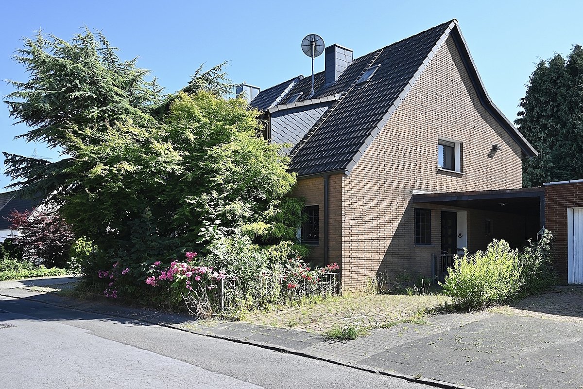 Bochum: -VERKAUFT- Handwerker aufgepasst! Doppelhaushälfte mit Potenzial Garage großem Grundstück provfrei zu verk!