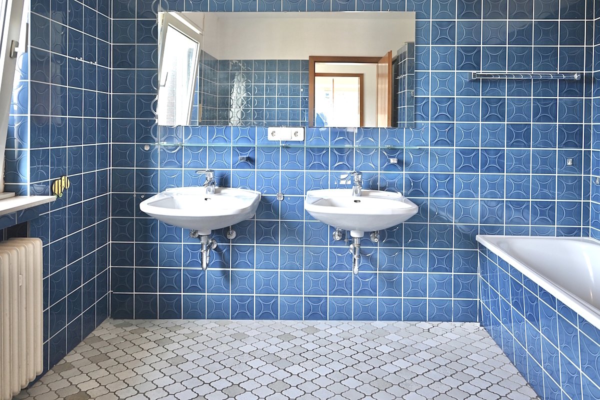 Dülmen: Großes Einfamilienhaus mit großer Garage und Vollkeller provisionsfrei zu verkaufen!