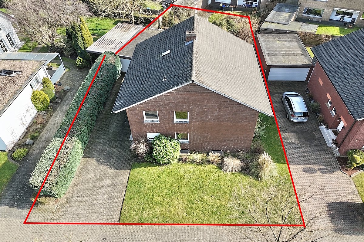 Dülmen: Großes Einfamilienhaus mit großer Garage und Vollkeller provisionsfrei zu verkaufen!