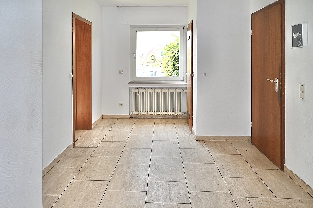 Dülmen: Großes Einfamilienhaus mit großer Garage und Vollkeller provisionsfrei zu verkaufen!