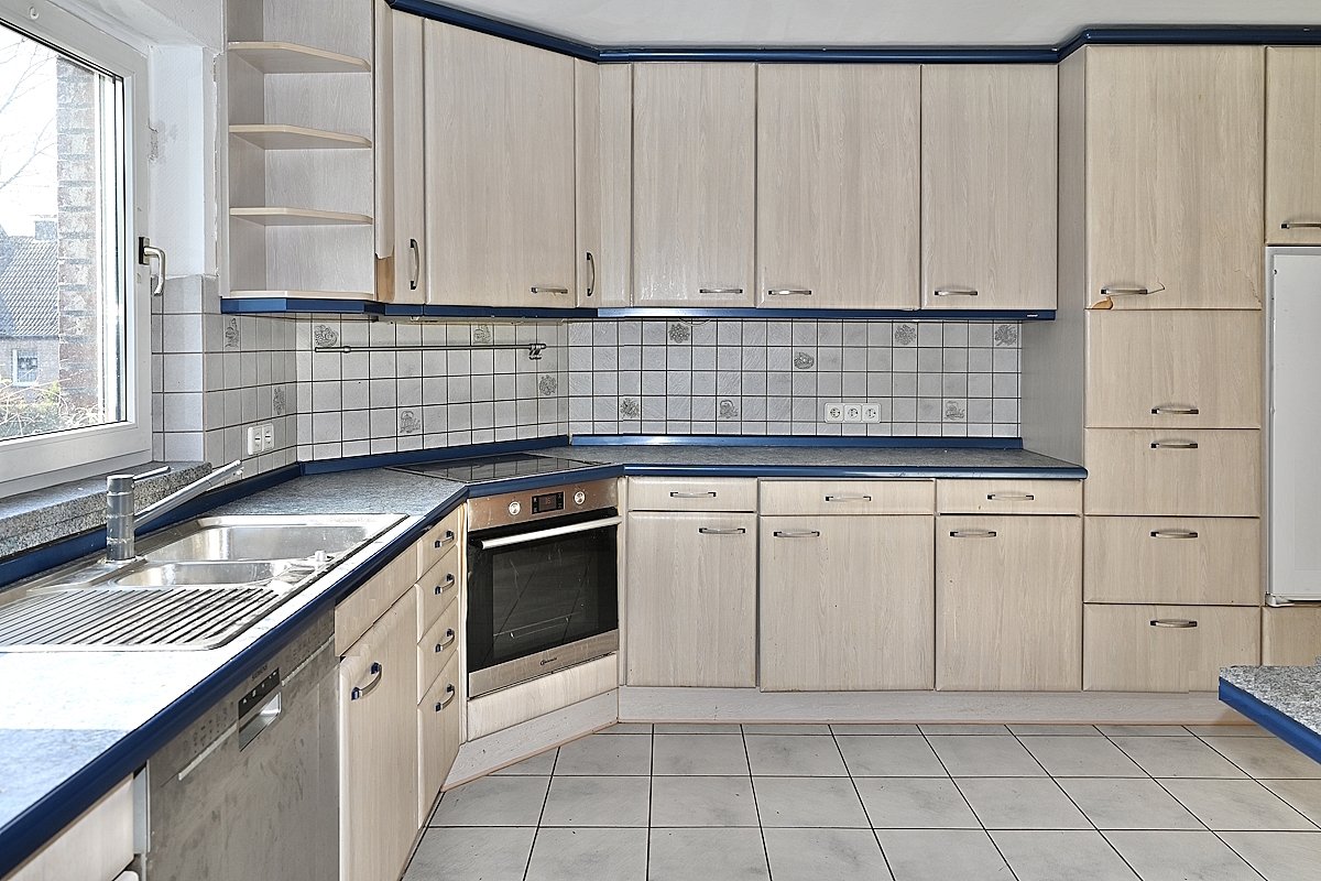 Dülmen: Großes Einfamilienhaus mit großer Garage und Vollkeller provisionsfrei zu verkaufen!