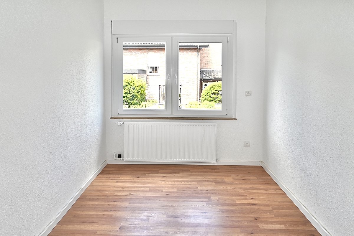 Haltern am See - Lavesum: Schönes Zweifamilienhaus renoviert super Grundstück Doppelgarage zu verkaufen!