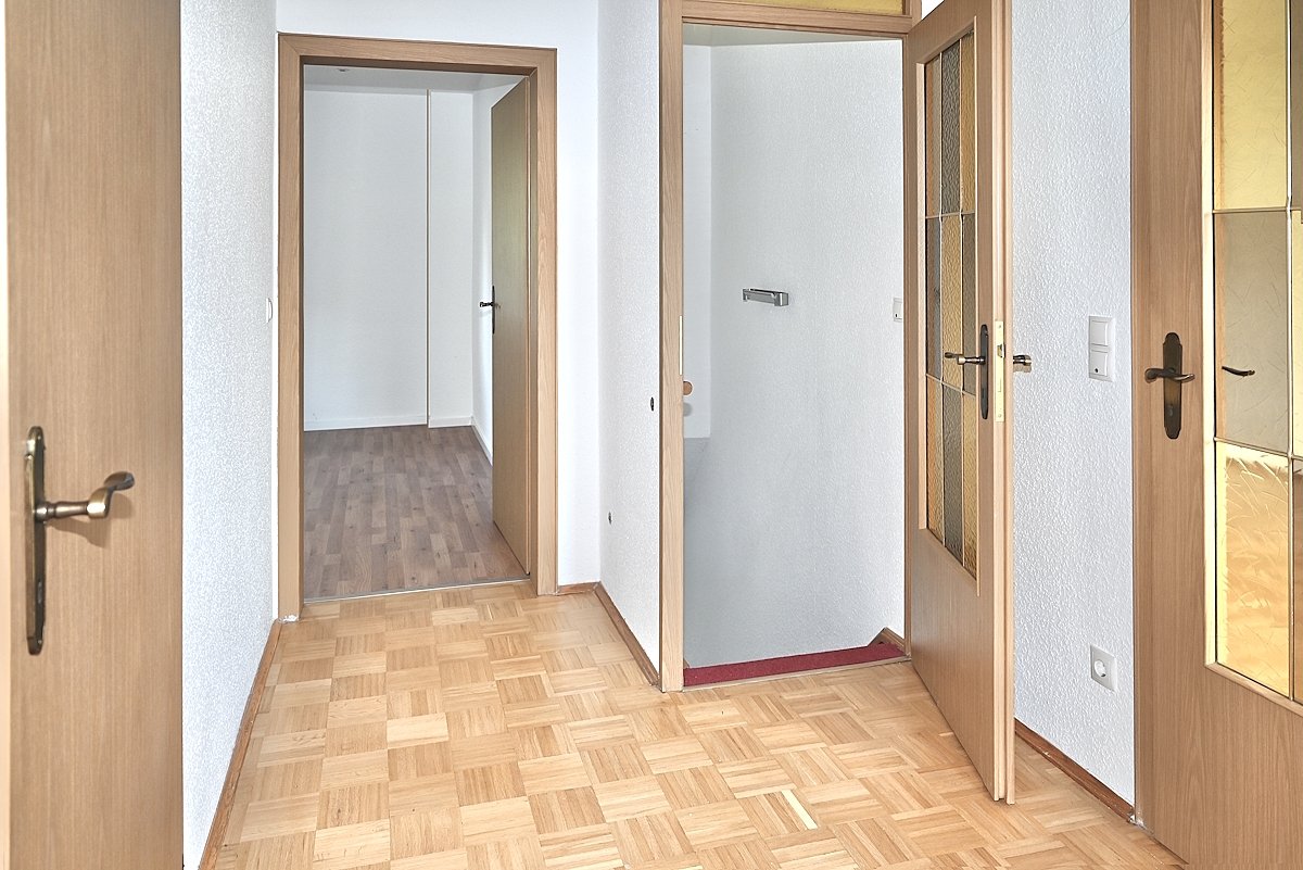Haltern am See - Lavesum: Schönes Zweifamilienhaus renoviert super Grundstück Doppelgarage zu verkaufen!