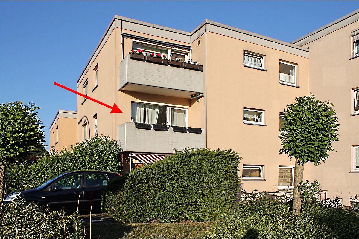 ETW Vorderansicht mit Balkon ETW Vorderansicht mit Balkon