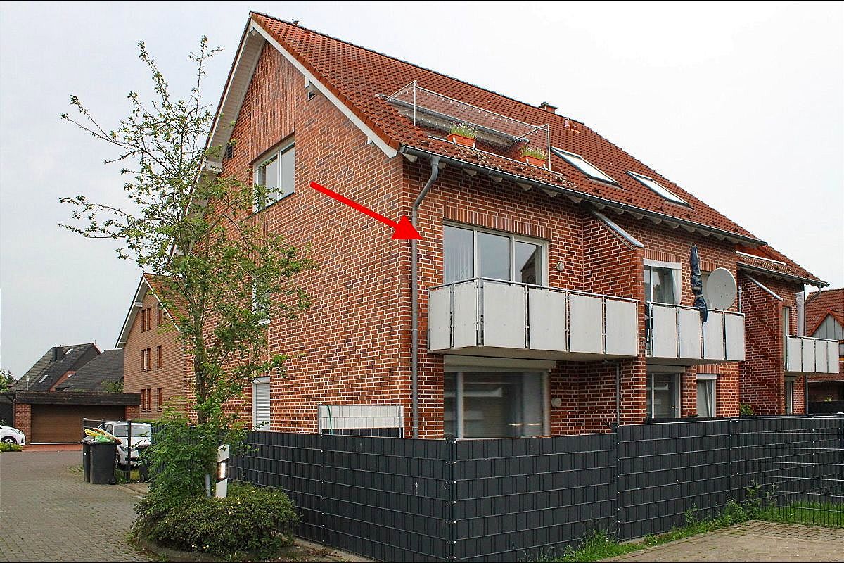 Haus hinten mit Balkon Haus hinten mit Balkon