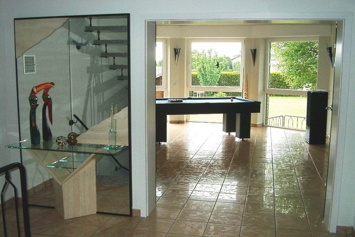 EG Eingang Blick ins Wohnzimmer