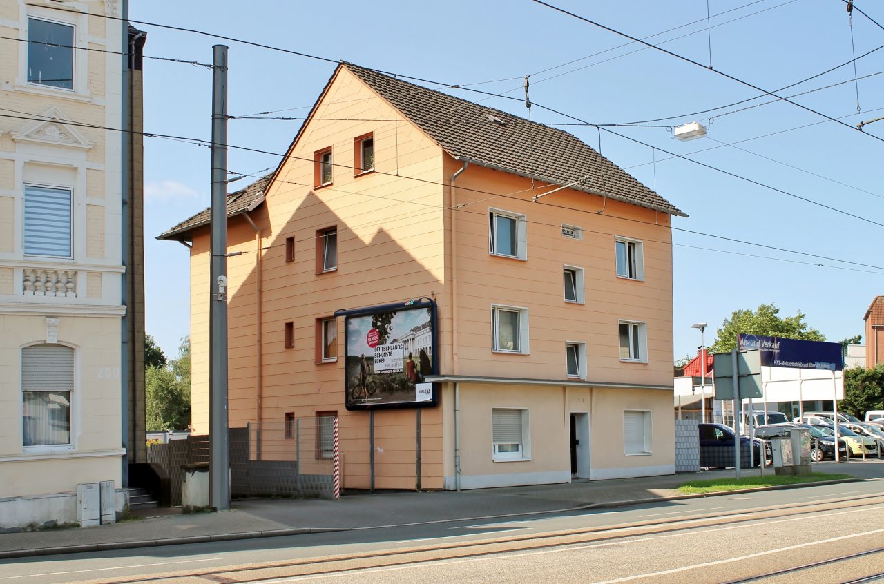 Haus seitlich mit Eingang