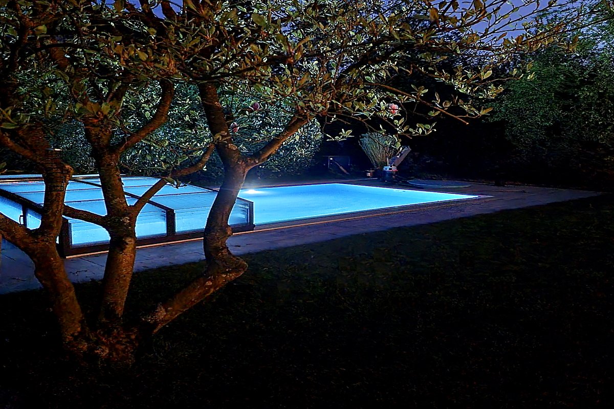 Pool nachts beleuchtet Pool nachts beleuchtet