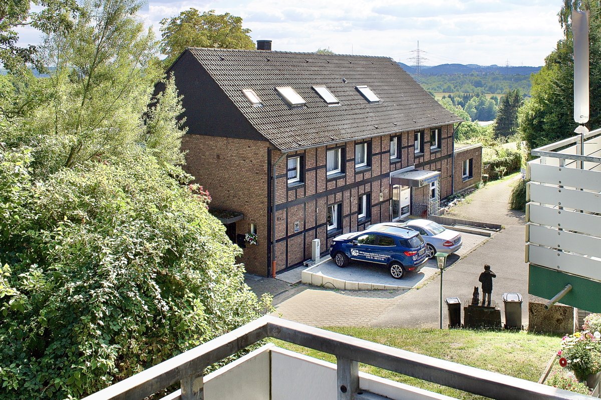 Balkon Blick nach rechts Balkon Blick nach rechts