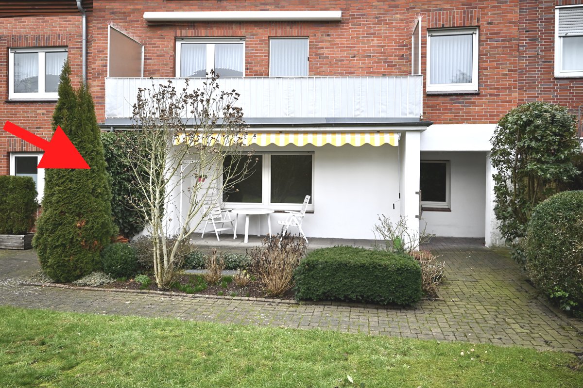 Hausrückseite mit Terrasse Hausrückseite mit Terrasse