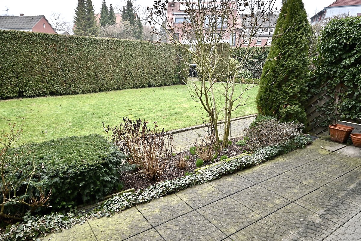 Terrasse Blick in Gemeinschaftsgarten