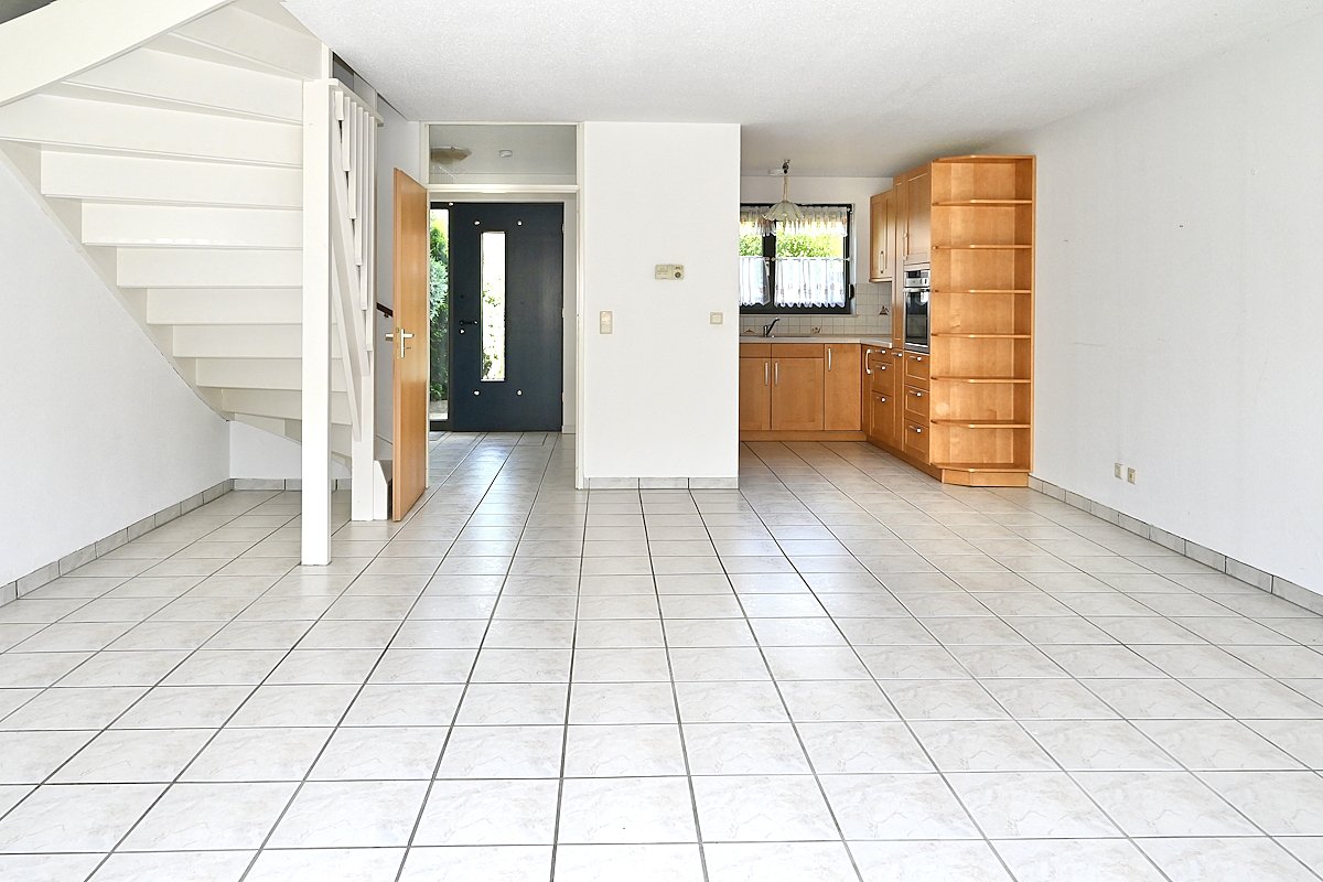 EG Wohnzimmer Blick zur Küche EG Wohnzimmer Blick zur Küche