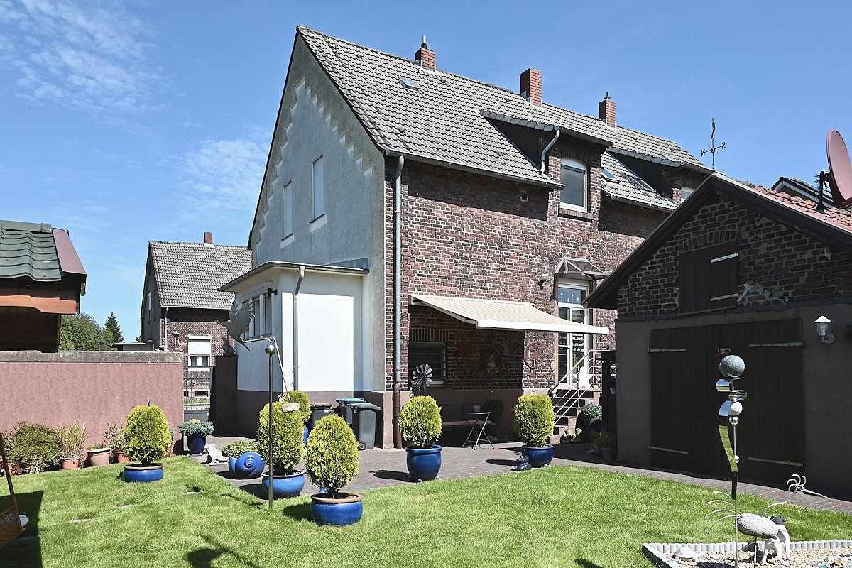Garten Blick zum Haus Garten Blick zum Haus
