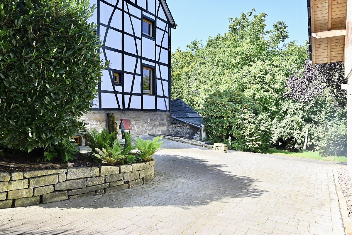Hof zwischen den Häusern Hof zwischen den Häusern