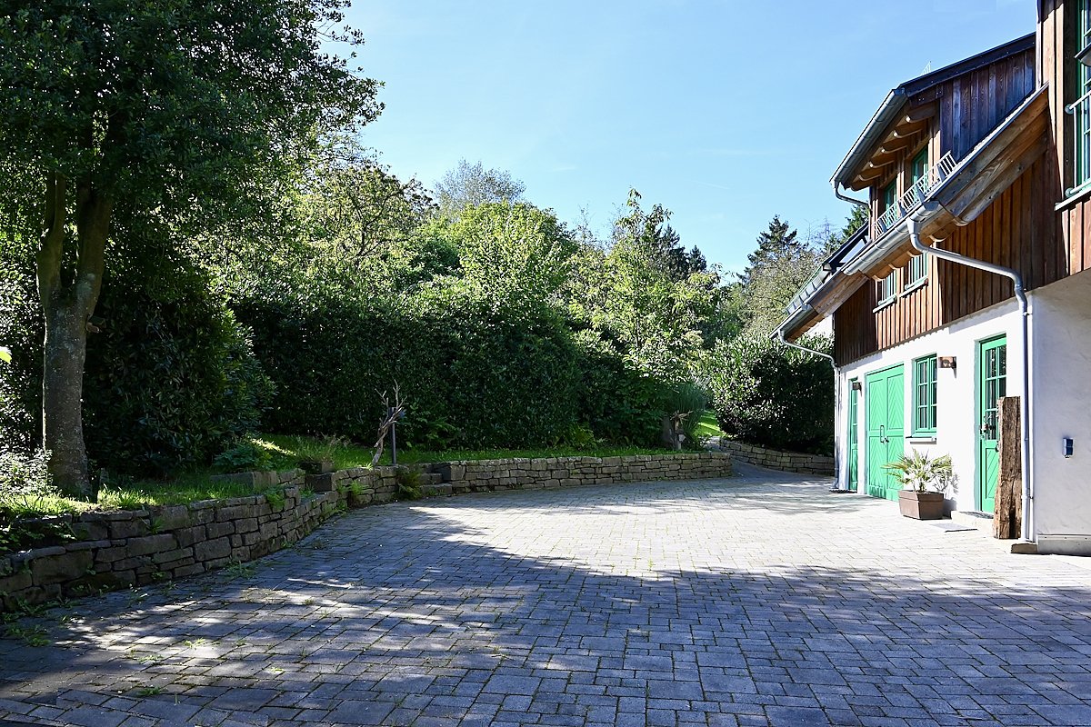 Hof Wendeplatz vor dem Haus aus 2013 Hof Wendeplatz vor dem Haus aus 2013